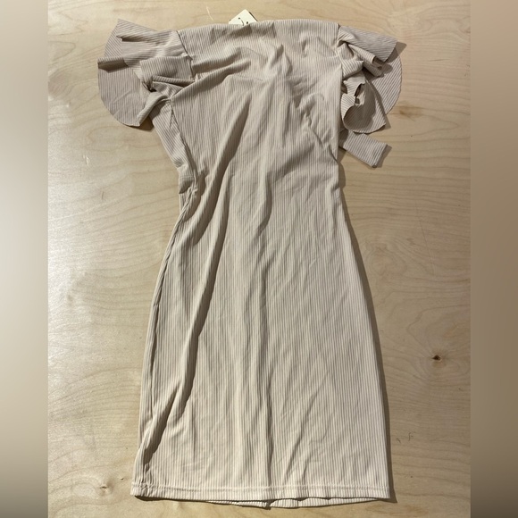 Julia Elegant Beige Button-Down Dress Small/ Medium (GA) - Picture 9 of 11